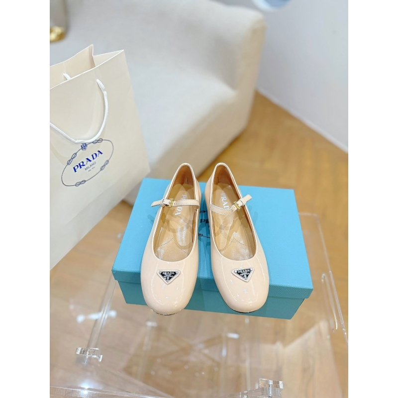 Pra*a flat shoes